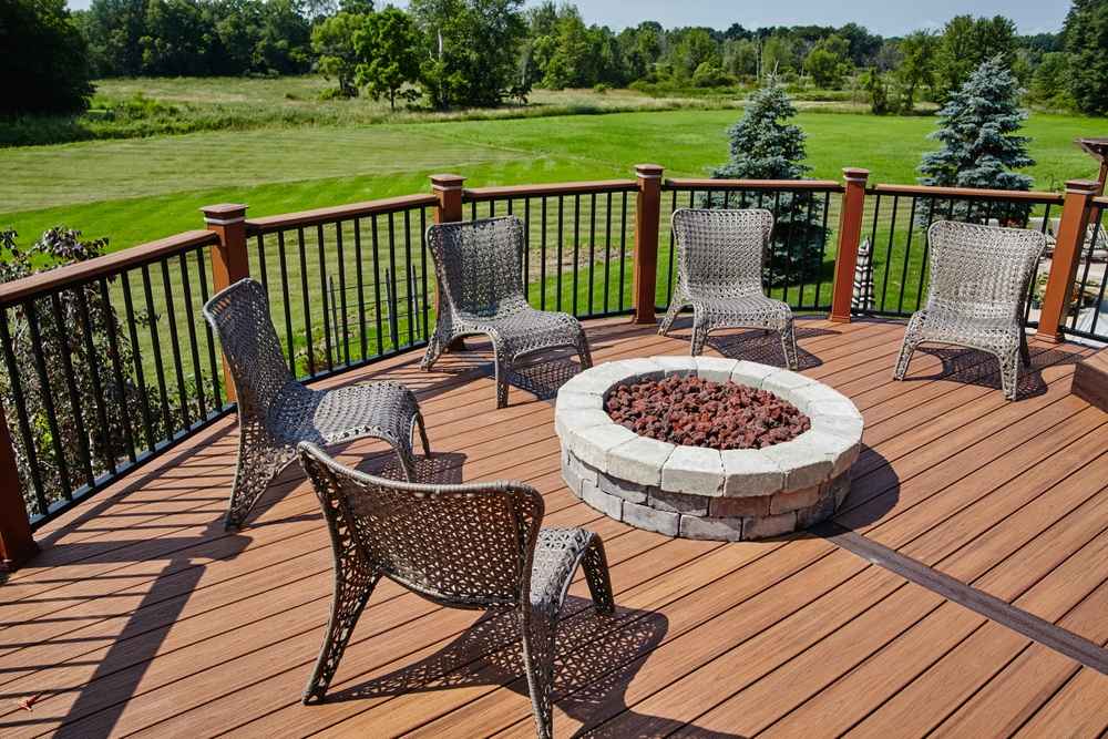 Composite Decking Installation Guide: Pros, Cons, and Maintenance Tips